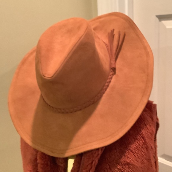 Accessories - New. Boutique brand suede hat